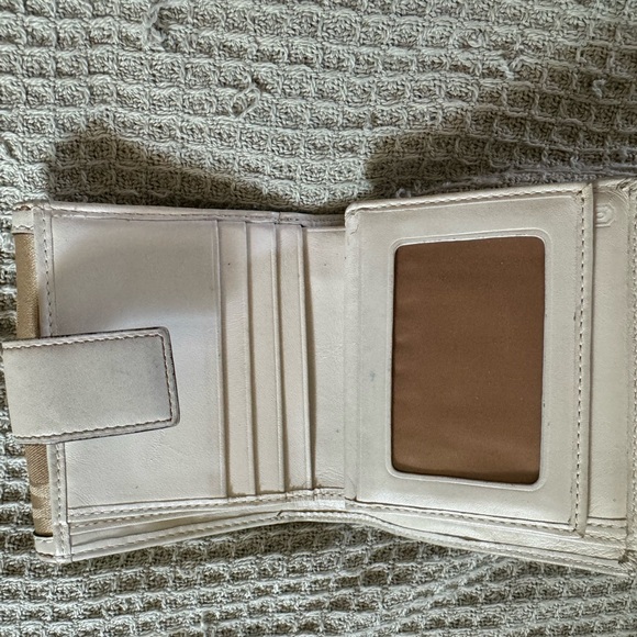 Small COACH White/Beige wallet with Big C, fits in medium/large handbags or tote - Picture 3 of 7